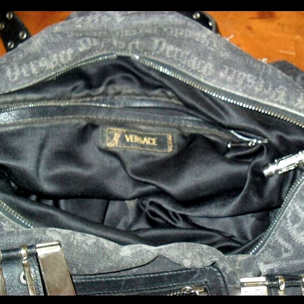 Donatella VERSACE 💯Authentic Handbag  "DV" Collection Grey Fade Silver Hardware - Picture 3 of 10